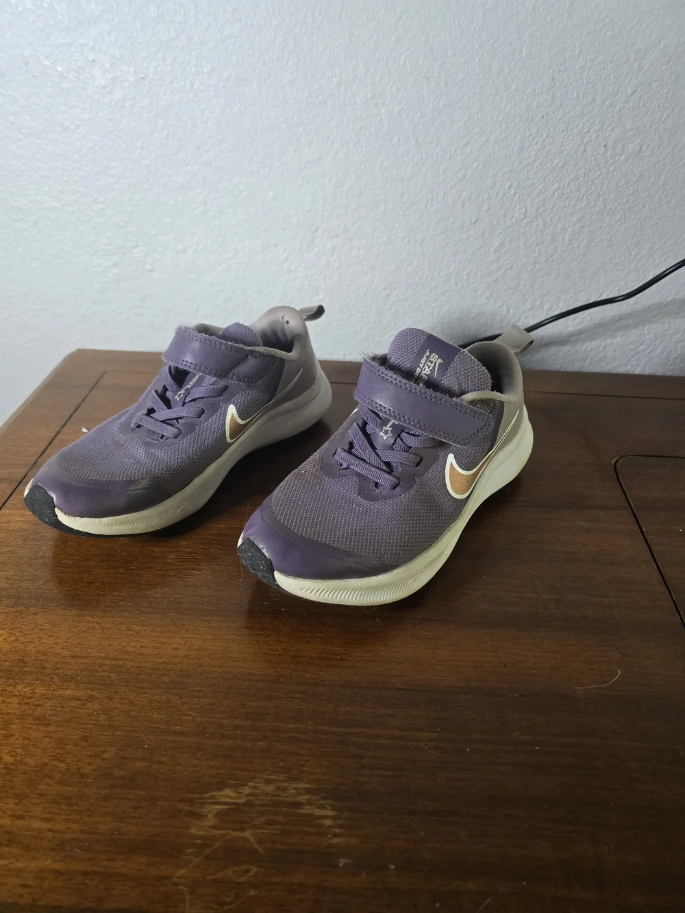 Nike Kids Purple and Cream Hook-and-Loop Sneakers